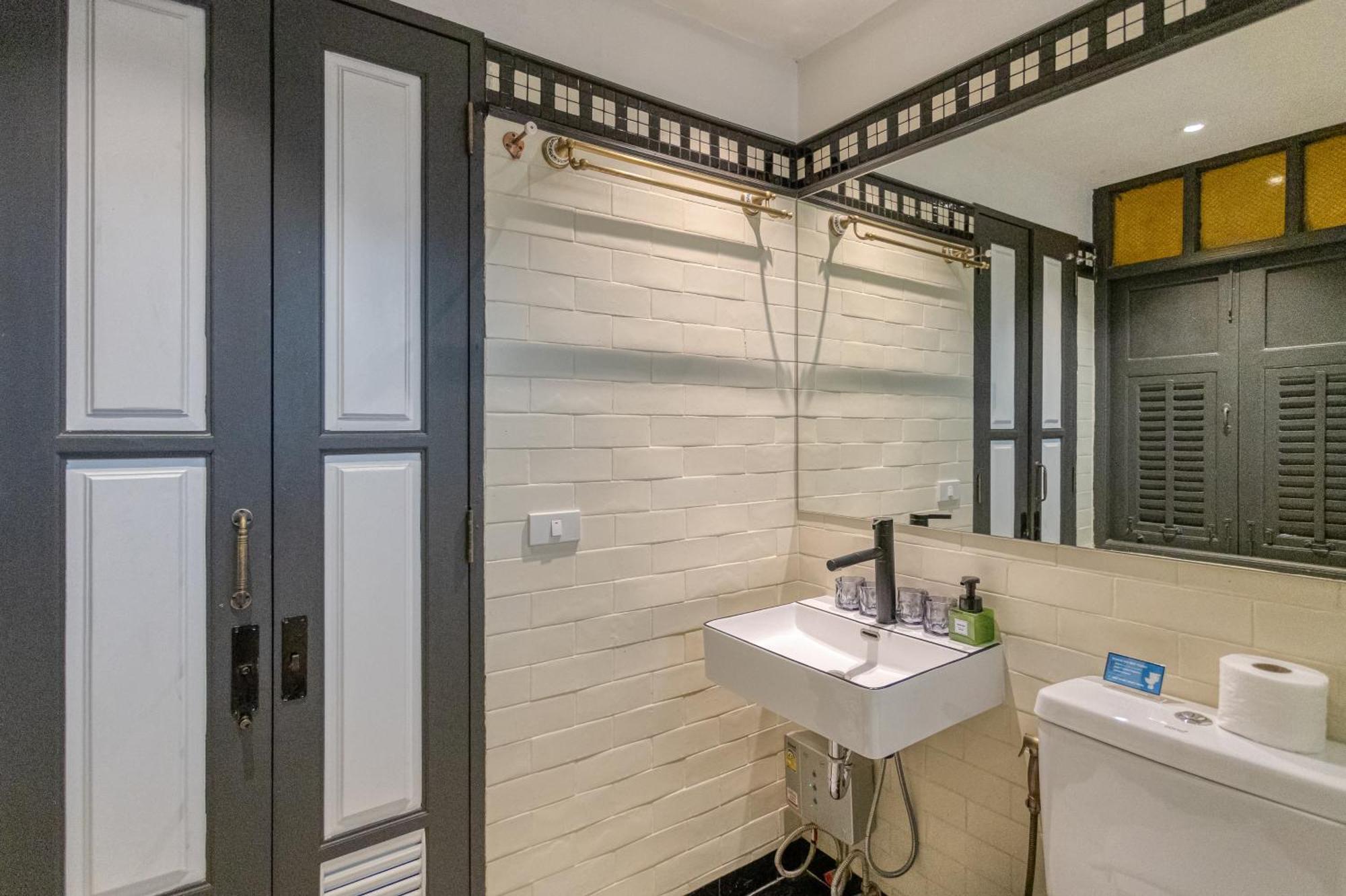 לינה וארוחת בוקר בנגקוק Priya Boutique House מראה חיצוני תמונה