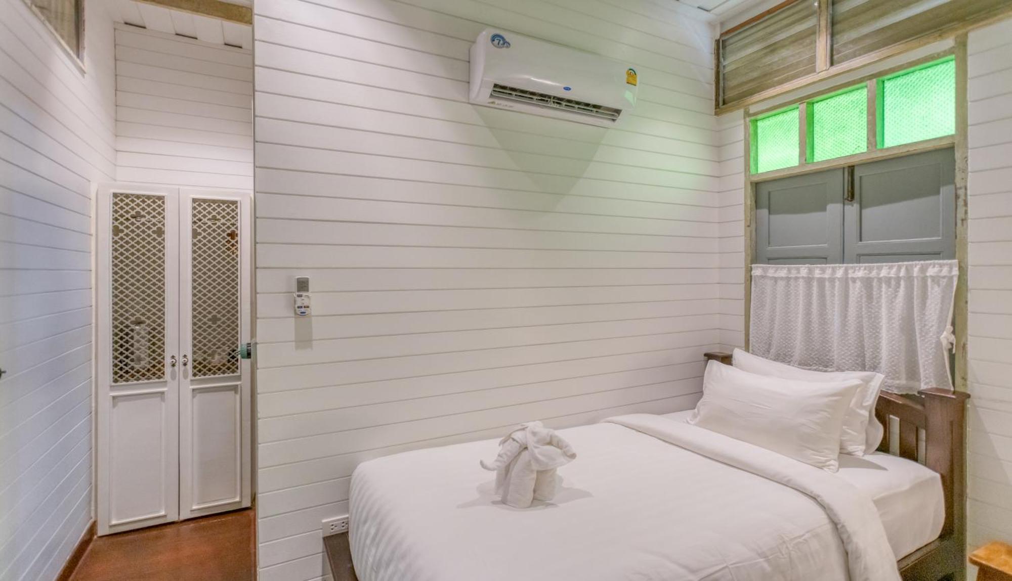 לינה וארוחת בוקר בנגקוק Priya Boutique House חדר תמונה