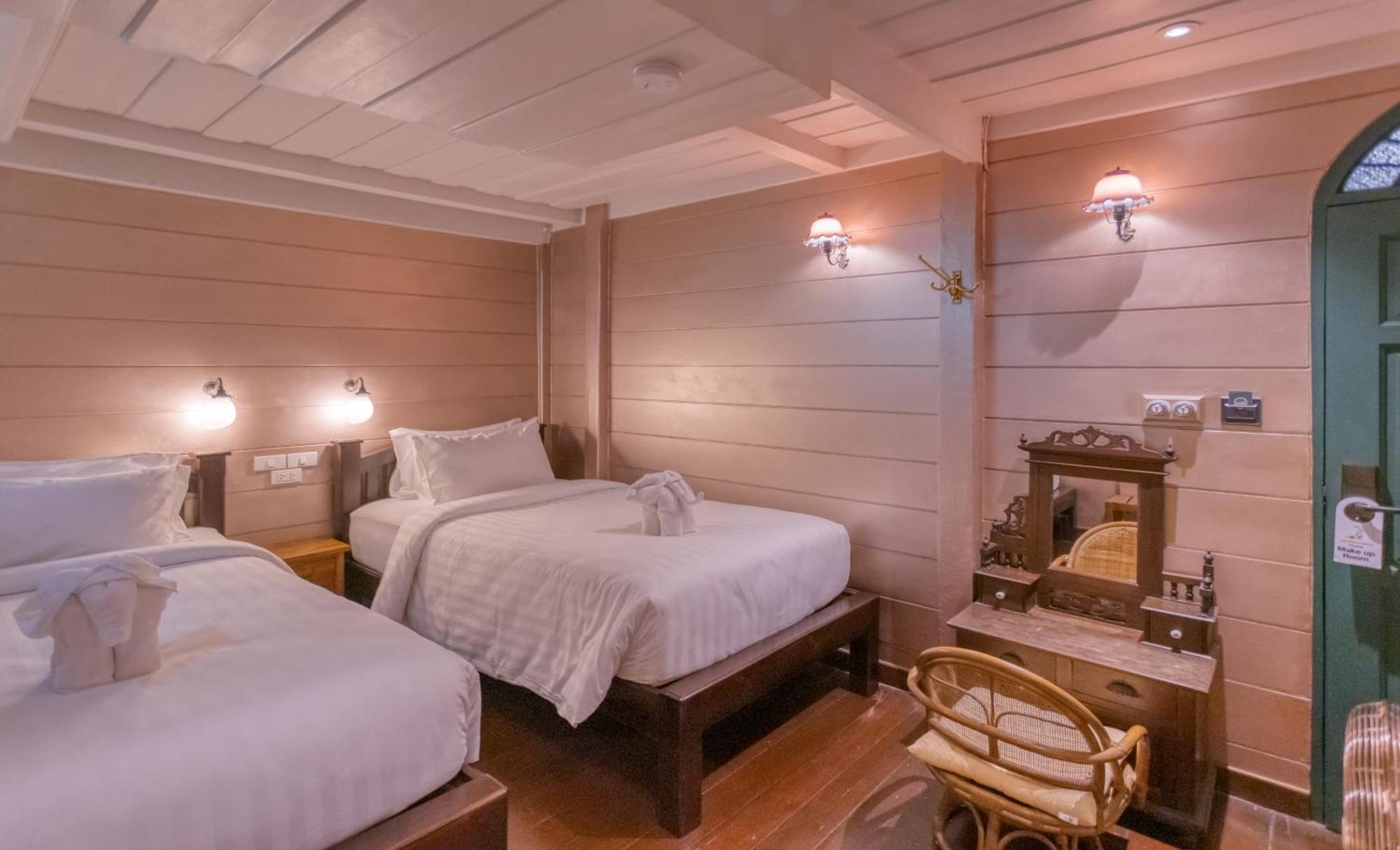 לינה וארוחת בוקר בנגקוק Priya Boutique House מראה חיצוני תמונה