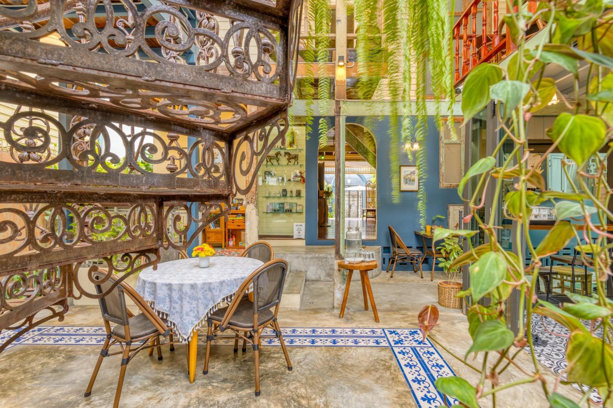 לינה וארוחת בוקר בנגקוק Priya Boutique House מראה חיצוני תמונה